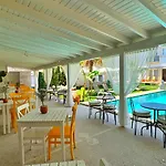 Ξενοδοχείο Jardin D'azur *